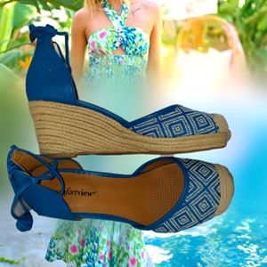 🍍SO CUTE! Vivid blue & natural /beige ankle tie aspidrille wedge. BN/NW sz8or 9